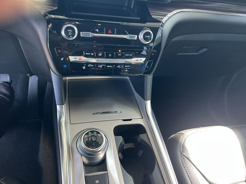 Used 2024 Ford Explorer Limited image 19