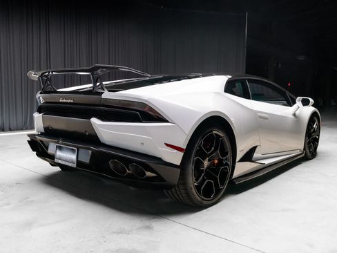 Used 2016 Lamborghini Huracan LP 610-4 AWD/4WD image 38