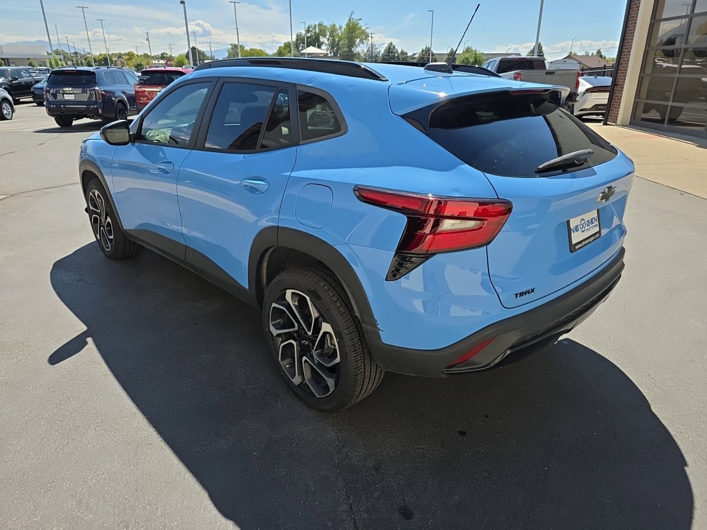 Used 2024 Chevrolet Trax RS w/ Sunroof Package FWD image 26