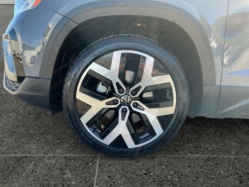 Used 2023 Volkswagen Taos SEL image 14