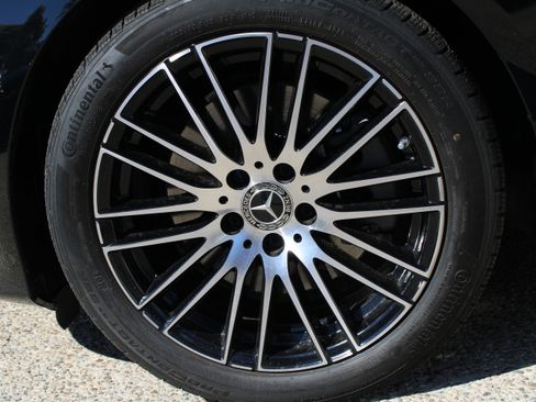 Used 2025 Mercedes-Benz C 300 Sedan image 12