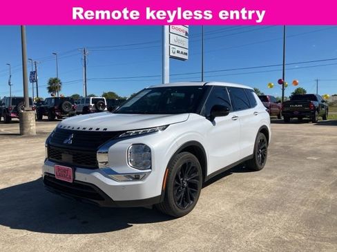 Used 2023 Mitsubishi Outlander SEL image 3