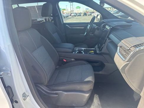 Used 2025 GMC Acadia Elevation image 20