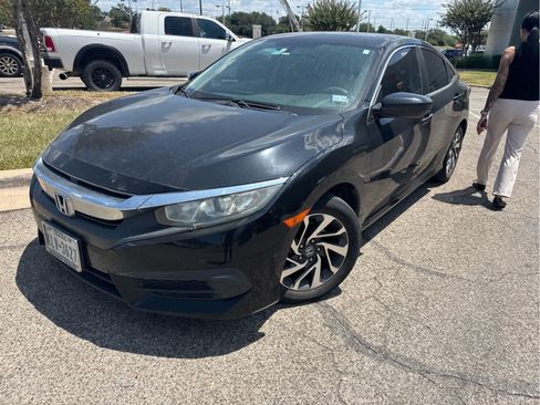 Used 2018 Honda Civic EX image 2