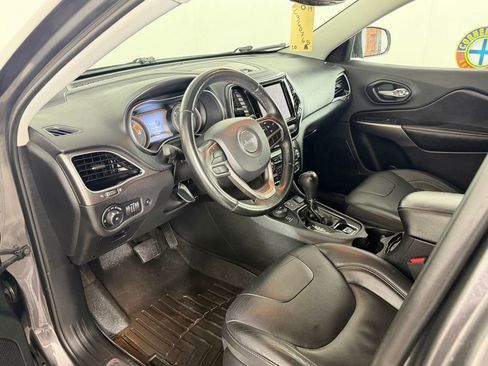 Used 2019 Jeep Cherokee Limited AWD/4WD image 13