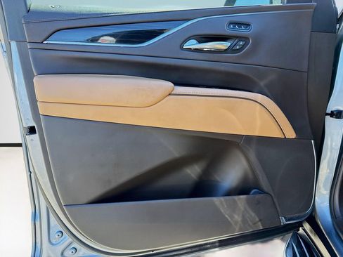 Used 2022 Cadillac Escalade Premium Luxury image 24