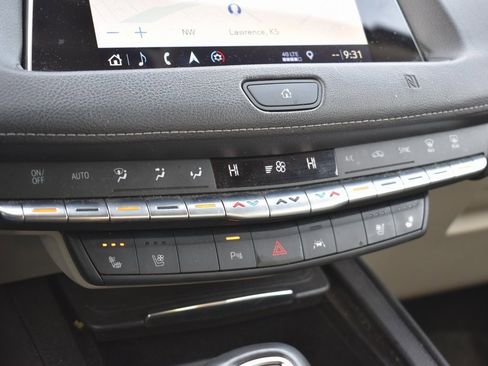 Used 2019 Cadillac XT4 Premium Luxury image 12