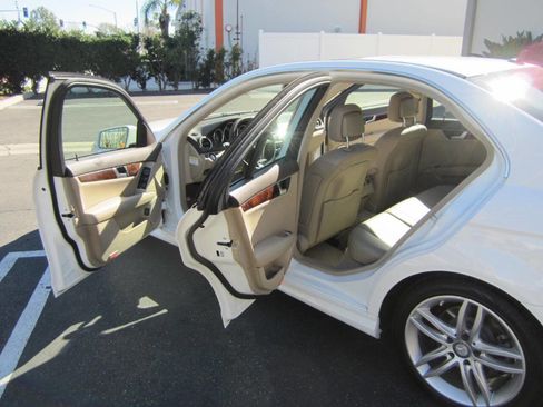 Used 2014 Mercedes-Benz C 250 Sedan image 23