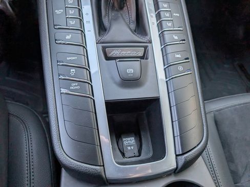 Certified 2020 Porsche Macan image 18