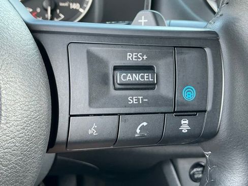 Used 2024 Nissan Rogue SV w/ SV Premium Package image 30