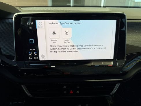 Used 2024 Volkswagen Atlas Cross Sport SEL R-Line w/ Adventure Package image 22