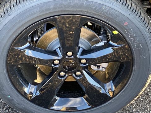 New 2025 Jeep Grand Cherokee Laredo image 7