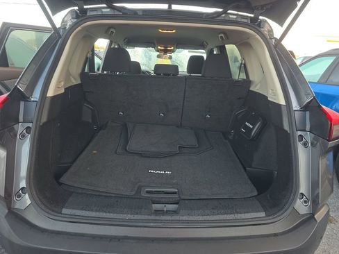 Used 2023 Nissan Rogue S image 24