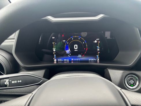 Used 2023 Chevrolet Colorado W/T w/ Technology Package image 30