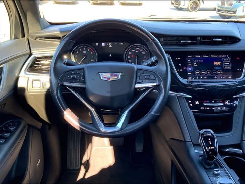 Used 2023 Cadillac XT6 Premium Luxury w/ Technology Package image 5
