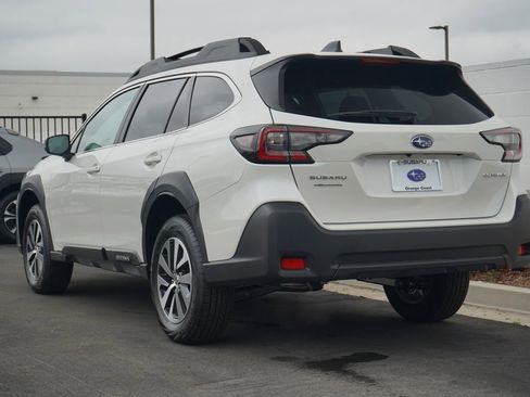 Certified 2025 Subaru Outback Premium image 3