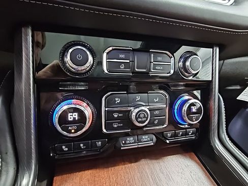 Certified 2024 GMC Yukon Denali Ultimate image 19