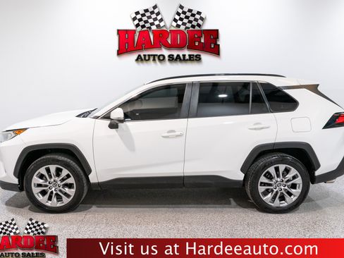 Used 2019 Toyota RAV4 XLE Premium FWD image 1