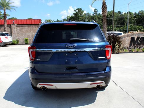 Used 2017 Ford Explorer XLT image 8