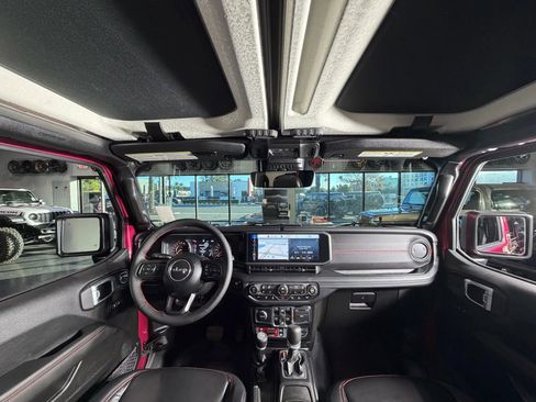 Used 2024 Jeep Gladiator Rubicon image 19