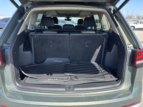 Used 2025 Volkswagen Atlas Peak Edition SE image 8