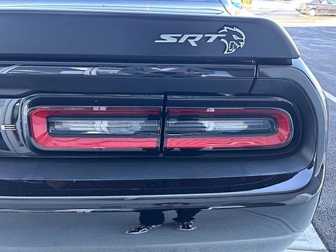 Used 2018 Dodge Challenger SRT Hellcat image 14