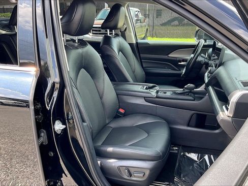 Used 2025 Toyota Grand Highlander FWD image 9