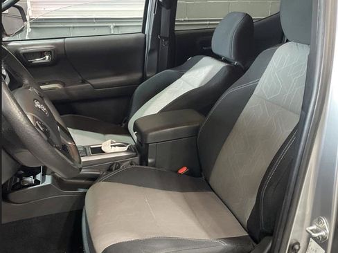 Used 2023 Toyota Tacoma TRD Sport image 8