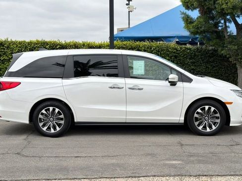 Certified 2024 Honda Odyssey EX-L image 3