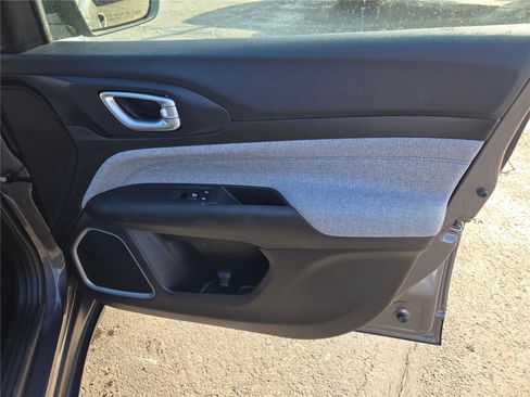 Used 2024 Jeep Compass Sport image 7