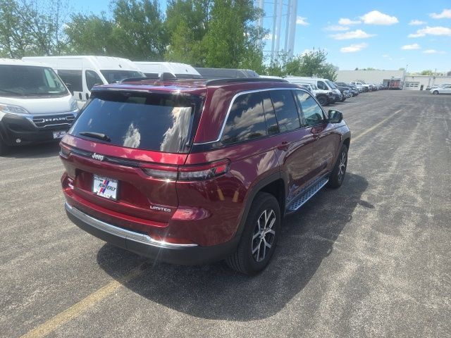 Used 2024 Jeep Grand Cherokee Limited w/ Luxury Tech Group II AWD/4WD image 12