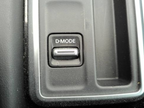 Used 2025 Nissan Pathfinder SV FWD image 47