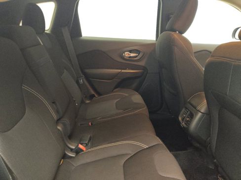 Used 2015 Jeep Cherokee Latitude FWD image 19