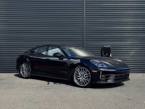 Used 2025 Porsche Panamera 4 AWD/4WD image 10