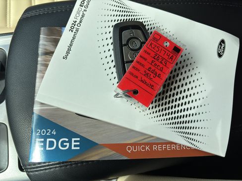 Used 2024 Ford Edge SEL w/ Convenience Package image 37