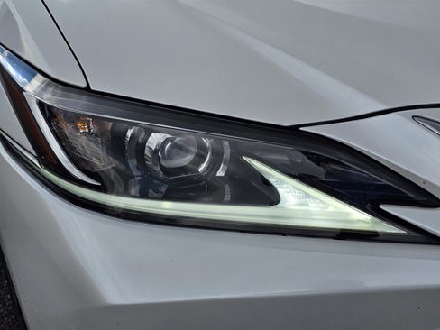 Used 2023 Lexus ES 350 w/ Premium Package image 4