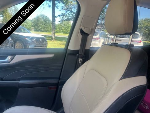 Used 2022 Ford Escape SEL w/ Technology Package FWD image 18