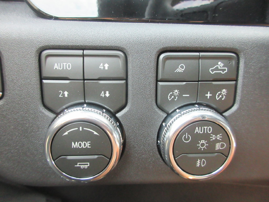 New 2026 GMC Sierra 3500 SLT w/ SLT Premium Package AWD/4WD image 17