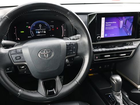 Used 2025 Toyota Camry SE w/ Convenience Package AWD/4WD image 17