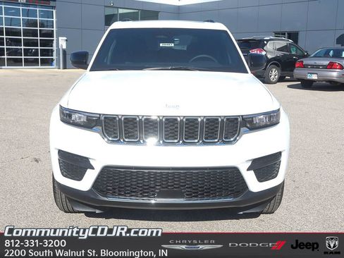 New 2025 Jeep Grand Cherokee Laredo X w/ Luxury Tech Group I image 8