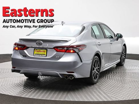 Used 2023 Toyota Camry SE FWD image 5