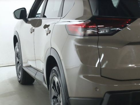 Used 2025 Nissan Rogue SV AWD/4WD image 42