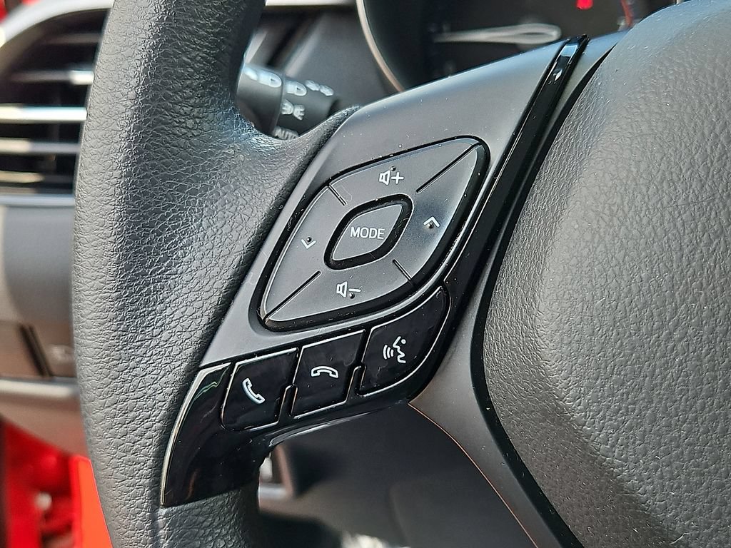 Used 2020 Toyota C-HR LE FWD image 21