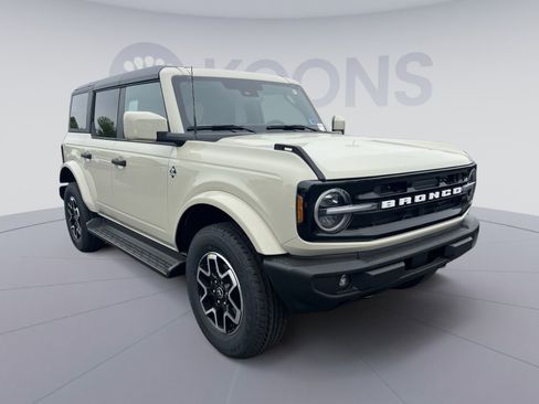 New 2026 Ford Bronco Outer Banks AWD/4WD image 2