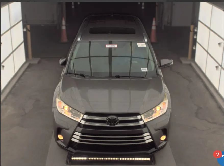 Used 2017 Toyota Highlander XLE w/ Carpet Mat Package FWD image 3