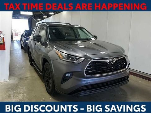 Used 2022 Toyota Highlander Limited image 1