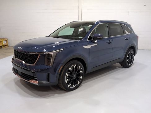 Used 2024 Kia Sorento EX w/ Panoramic Sunroof Package FWD image 7