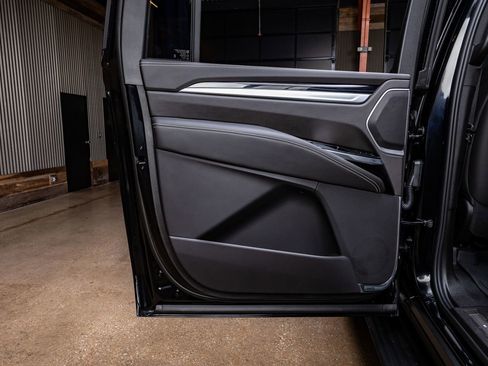 Used 2026 Cadillac Escalade ESV Sport w/ LPO, ONYX Package image 39