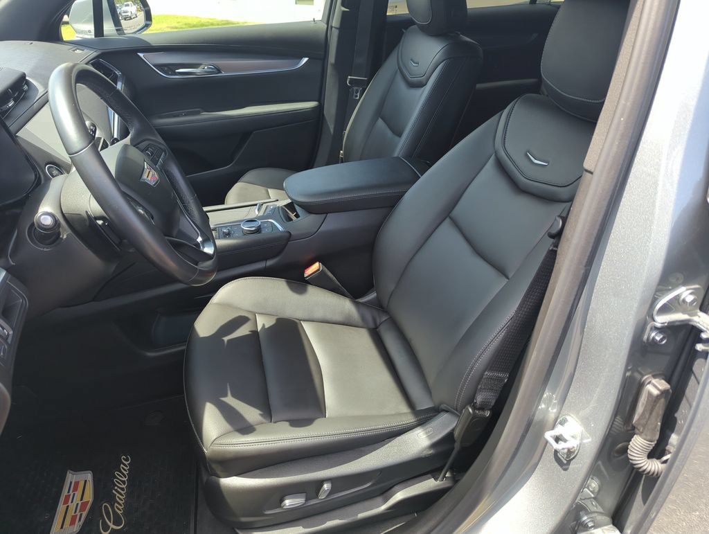 Used 2024 Cadillac XT6 Luxury AWD/4WD image 11