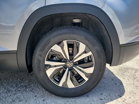 New 2026 Volkswagen Atlas Cross Sport SE FWD image 9